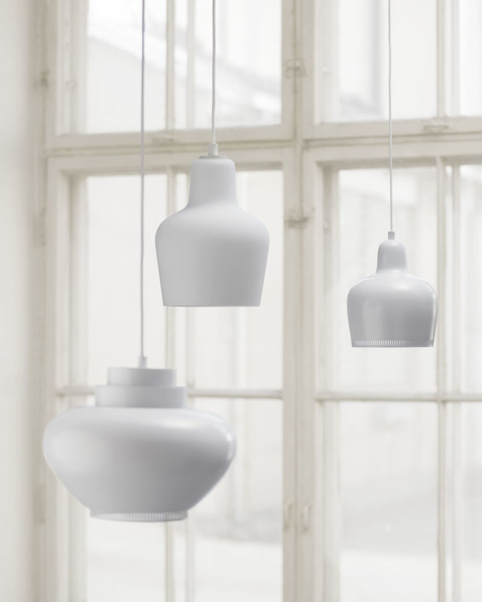 A330S Golden Bell Pendant light Pendelleuchte Artek Schwarz-Weiss